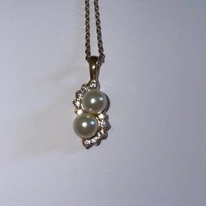 Beautiful diamond and pearl vintage necklace